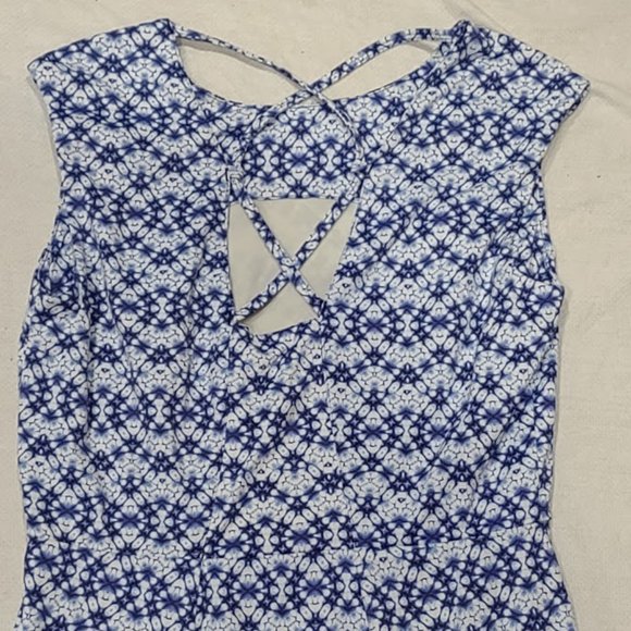 TITLE NINE ATHLETIC BLUE AND WHITE ABSTRACT PRINT, SPORTY SLINKY COOL TECH DRESS - Picture 3 of 8